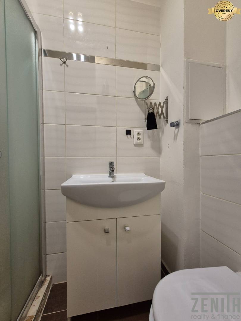 Kaufen Garconniere, Garconniere, Hlavná, Senec, Slowakei