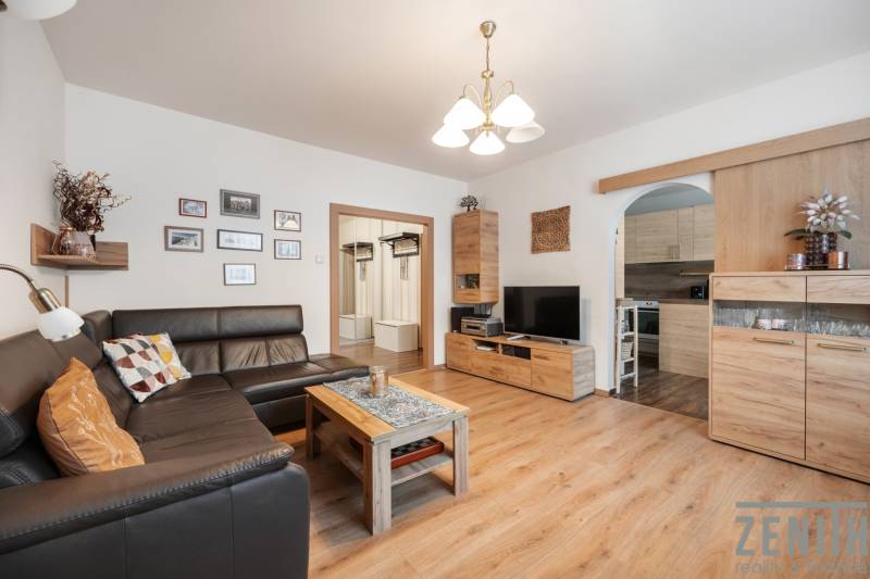 Kaufen 4-Zimmer-Wohnung, 4-Zimmer-Wohnung, Ambroseho, Bratislava - Pet